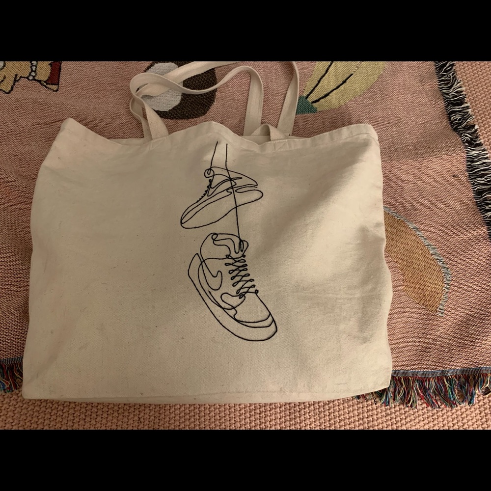 Sneaker embroidered tote bag